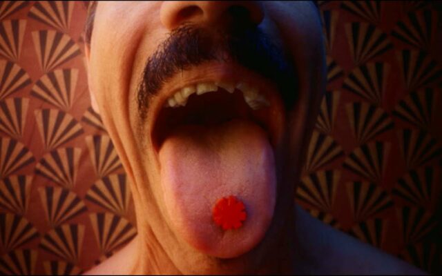 Red Hot Chili Peppers – Tippa My Tongue